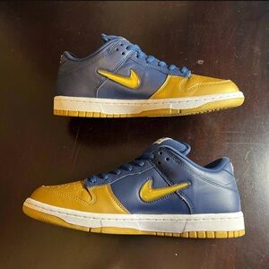 Nike x Supreme Dunk SB low QS ‘Mettalic Gold’